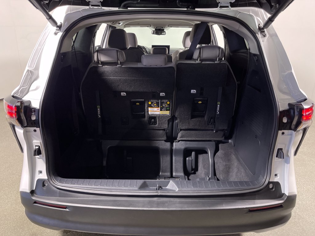 Certified 2026 Toyota Sienna LE FWD image 10