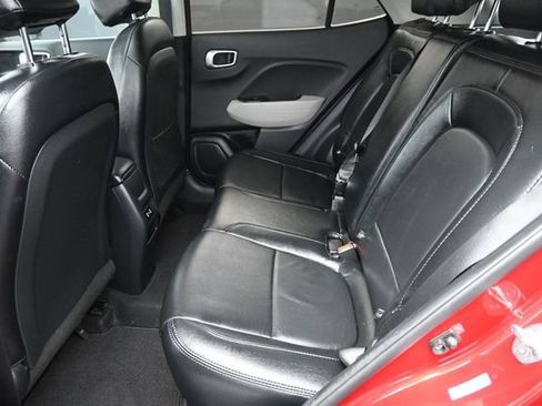 Used 2024 Hyundai Venue SEL FWD image 10