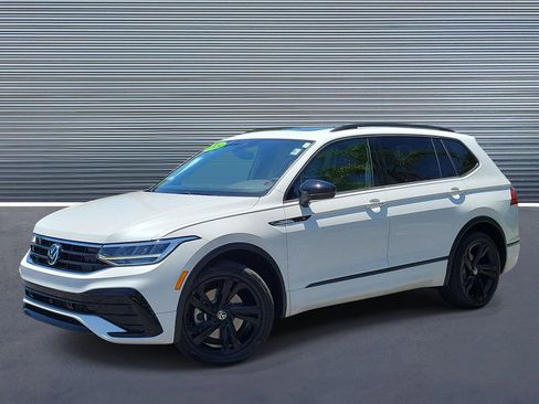 Used 2024 Volkswagen Tiguan SE R-Line FWD image 1