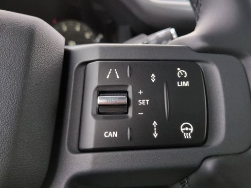 New 2026 Land Rover Defender 110 X-Dynamic SE image 25