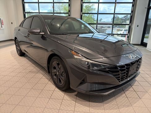 Used 2023 Hyundai Elantra SEL image 7