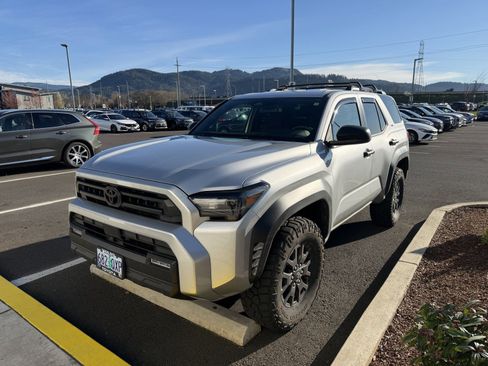 Used 2025 Toyota 4Runner SR5 image 1