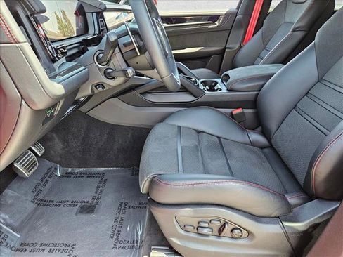 Used 2025 Porsche Cayenne GTS AWD/4WD image 15