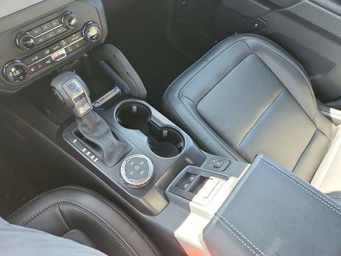New 2026 Ford Bronco Outer Banks w/ Sasquatch Package AWD/4WD image 17