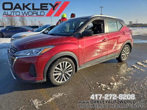 Used 2022 Nissan Kicks SV image 1