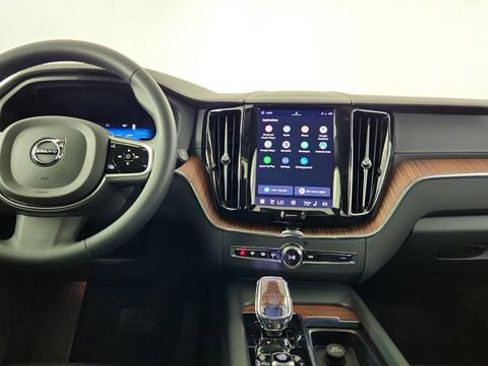 Used 2023 Volvo XC60 B5 Ultimate FWD image 25