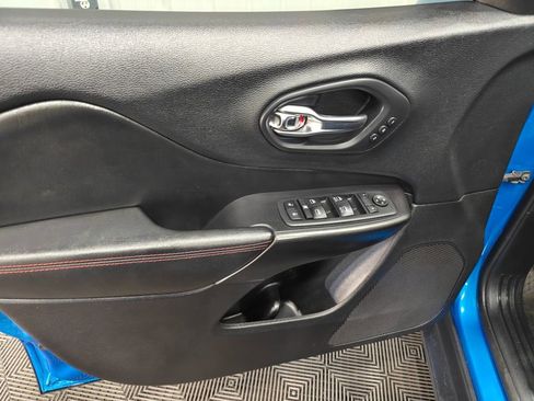 Used 2020 Jeep Cherokee Trailhawk image 61