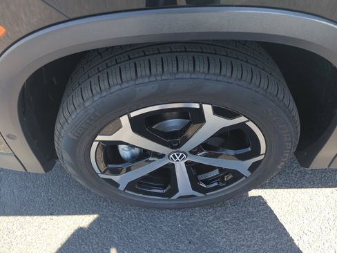 New 2025 Volkswagen Tiguan SE image 25