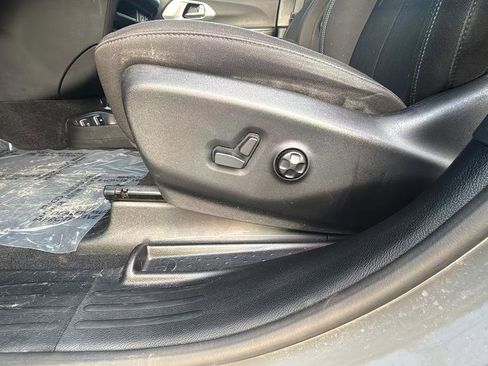 Used 2021 Chrysler Pacifica Touring w/ Uconnect Theater Family Group FWD image 15