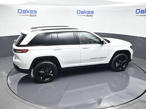 Used 2023 Jeep Grand Cherokee Limited w/ Black Appearance Package AWD/4WD image 52