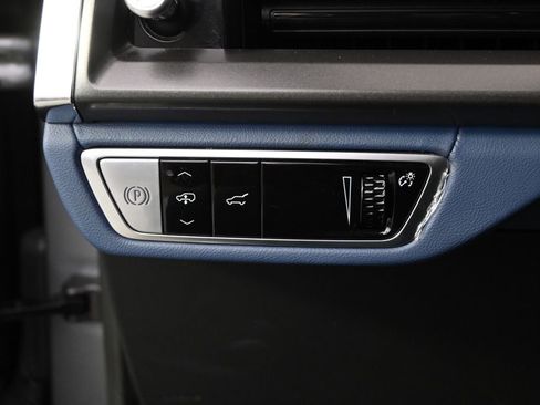 Certified 2026 Cadillac Vistiq Premium Luxury image 25