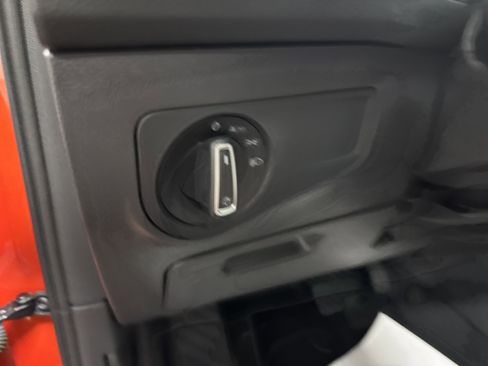 Used 2018 Volkswagen Tiguan SE w/ Panoramic Sunroof Package AWD/4WD image 16