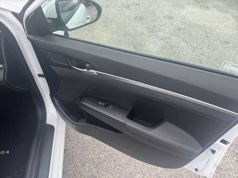Used 2019 Hyundai Elantra SE w/ Cargo Package image 7