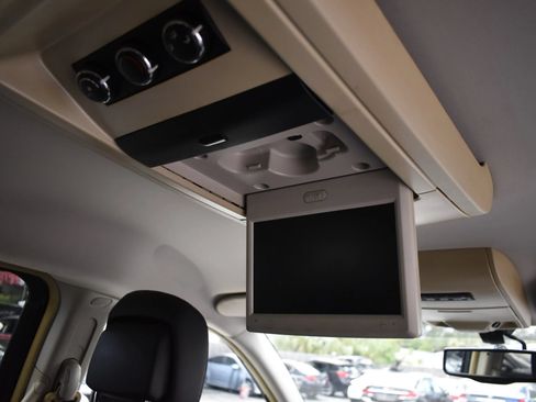 Used 2014 Chrysler Town & Country Touring-L FWD image 21