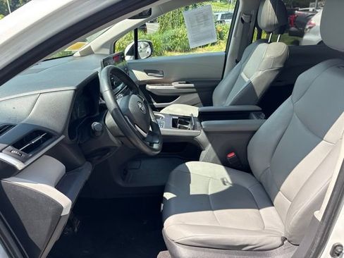 Used 2023 Toyota Sienna XLE FWD image 19