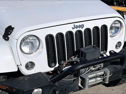 Used 2015 Jeep Wrangler Unlimited Sahara w/ Connectivity Group image 30