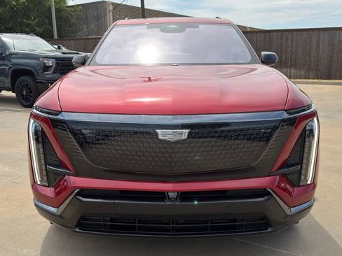 Used 2026 Cadillac Vistiq Sport w/ LPO, Floor Liner Package AWD/4WD image 2