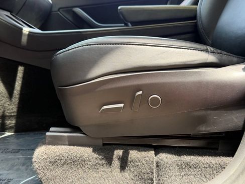 Used 2021 Tesla Model Y Long Range AWD/4WD image 27