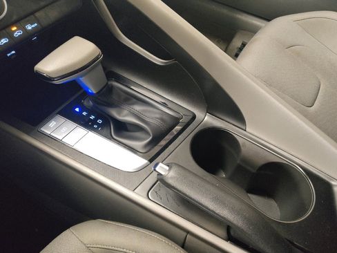 Used 2024 Hyundai Elantra SE image 26