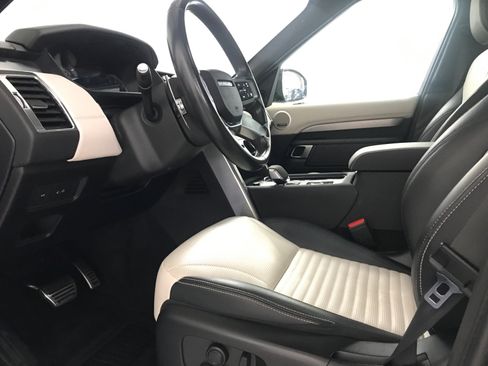 Used 2023 Land Rover Discovery S R-Dynamic image 8