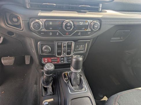 Used 2024 Jeep Wrangler Unlimited Rubicon AWD/4WD image 15