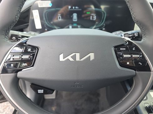 New 2025 Kia Niro EX image 28