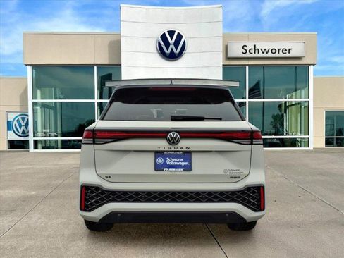 New 2026 Volkswagen Tiguan SE R-Line image 4