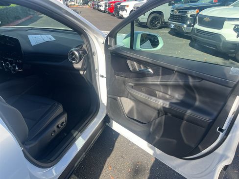 Used 2025 Chevrolet Blazer EV LT image 27