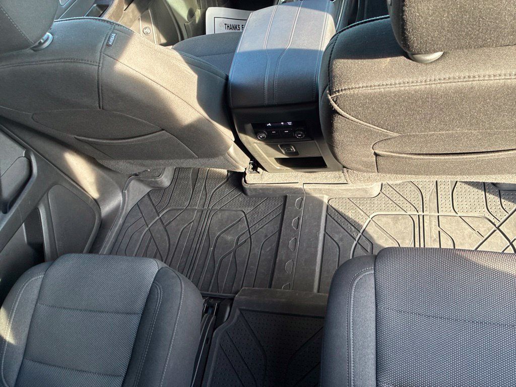 Used 2023 Chevrolet Traverse LT FWD image 29