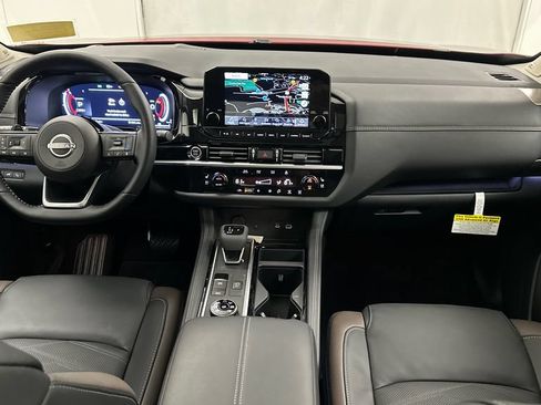 Certified 2024 Nissan Pathfinder Platinum AWD/4WD image 25