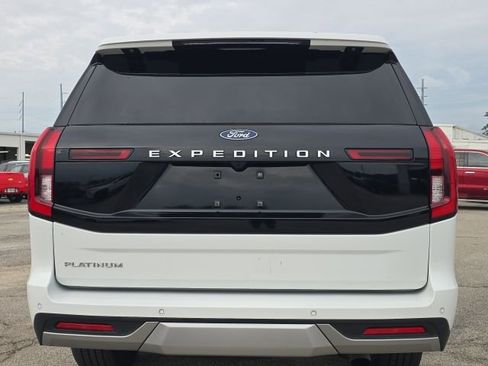 Used 2025 Ford Expedition Platinum AWD/4WD image 4