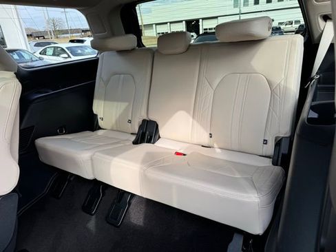 Used 2023 Ford Expedition Platinum AWD/4WD image 10