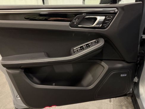 Used 2025 Porsche Macan Turbo image 15