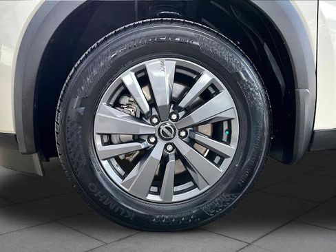 Certified 2022 Nissan Pathfinder SV FWD image 11