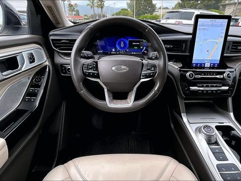 Used 2023 Ford Explorer Platinum w/ Technology Package RWD image 8