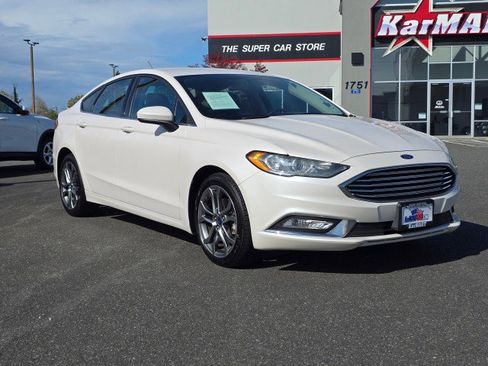 Used 2017 Ford Fusion SE w/ Equipment Group 201A FWD image 1