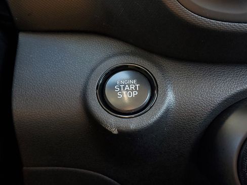 Used 2024 Hyundai Venue SEL image 30