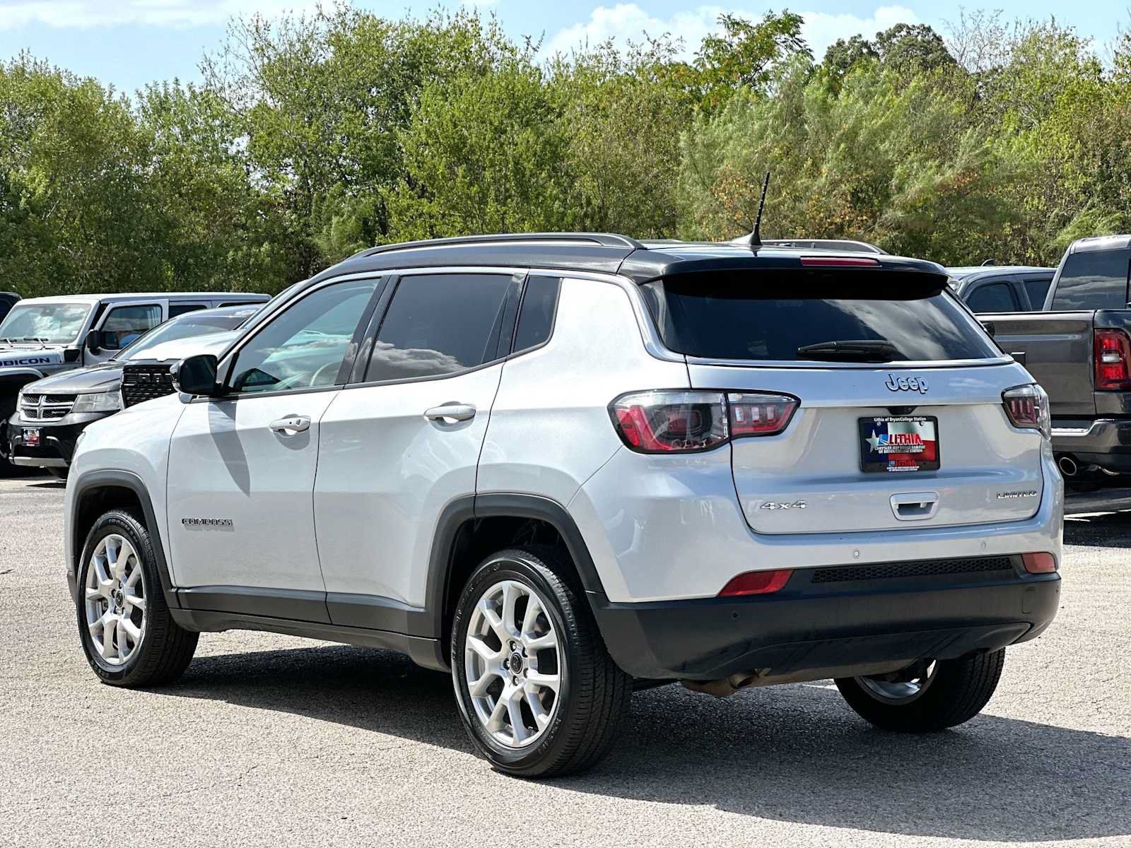 Used 2025 Jeep Compass Limited AWD/4WD image 13