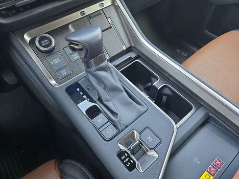 Used 2024 Lexus GX 550 w/ Accessory Package (31) AWD/4WD image 33