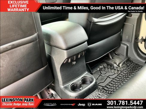 Used 2017 Jeep Wrangler Unlimited Rubicon w/ Dual Top Group AWD/4WD image 10