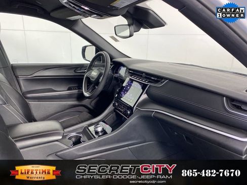 Used 2024 Jeep Grand Cherokee Altitude image 31