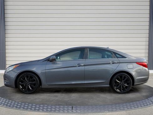Used 2011 Hyundai Sonata SE w/ Navigation & Sunroof Pkg 4 FWD image 4