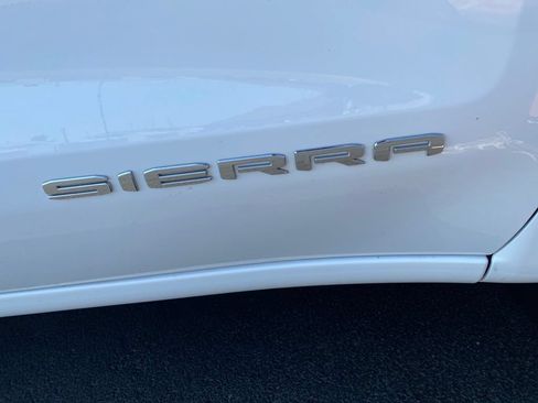 Used 2025 GMC Sierra 1500 SLT AWD/4WD image 12