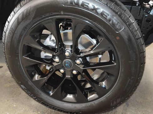 Used 2025 Jeep Wrangler Unlimited Sahara image 4