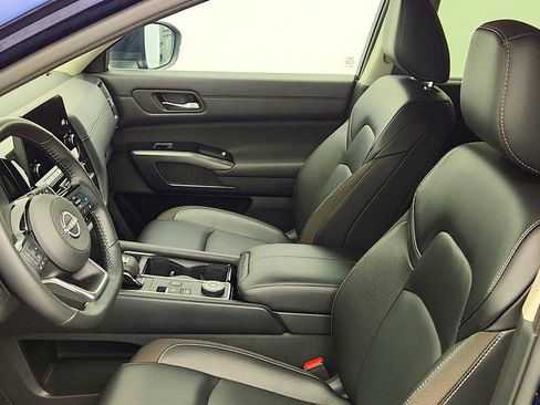 Used 2024 Nissan Pathfinder SL image 20