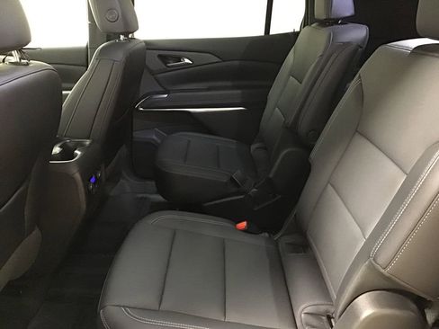 Used 2025 Chevrolet Traverse LT image 13