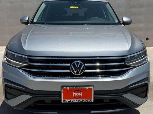 Used 2023 Volkswagen Tiguan SE image 2