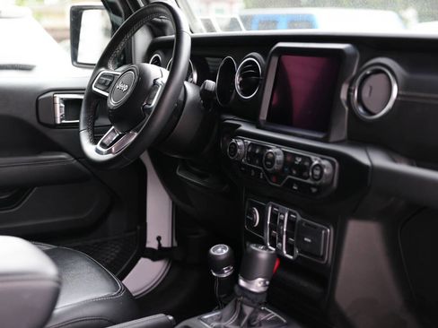 Used 2023 Jeep Wrangler Unlimited Sahara w/ Cold Weather Group AWD/4WD image 10