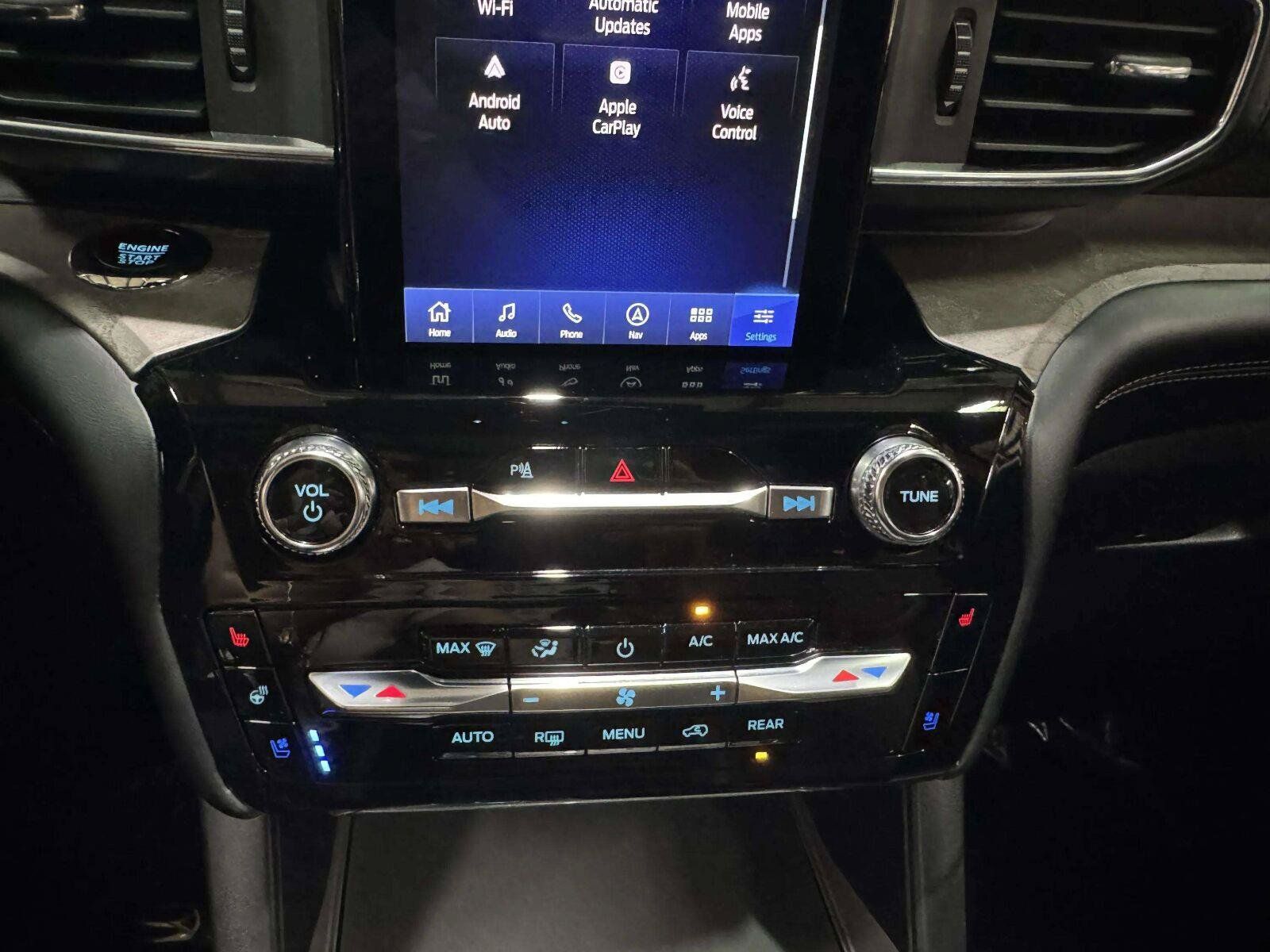 Used 2024 Ford Explorer Platinum w/ Technology Package AWD/4WD image 69