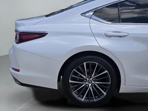 Used 2025 Lexus ES 350 w/ Premium Package FWD image 36